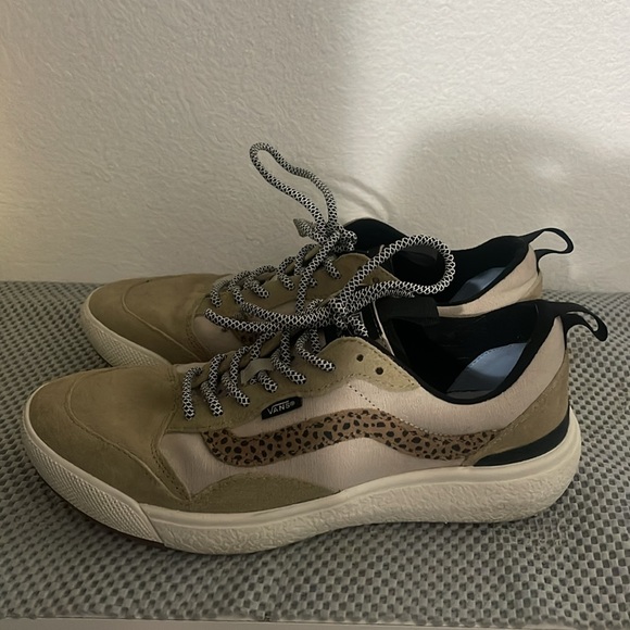 Vans shoes worn 1 time - Picture 3 of 3